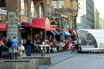 Street jazzissa on aina väkeä, jos ei sada (foto: Johan Hagström)