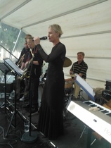 Leanne Crawford tuli Australiasta asti viihdyttämään vaasalaisyleisöä.